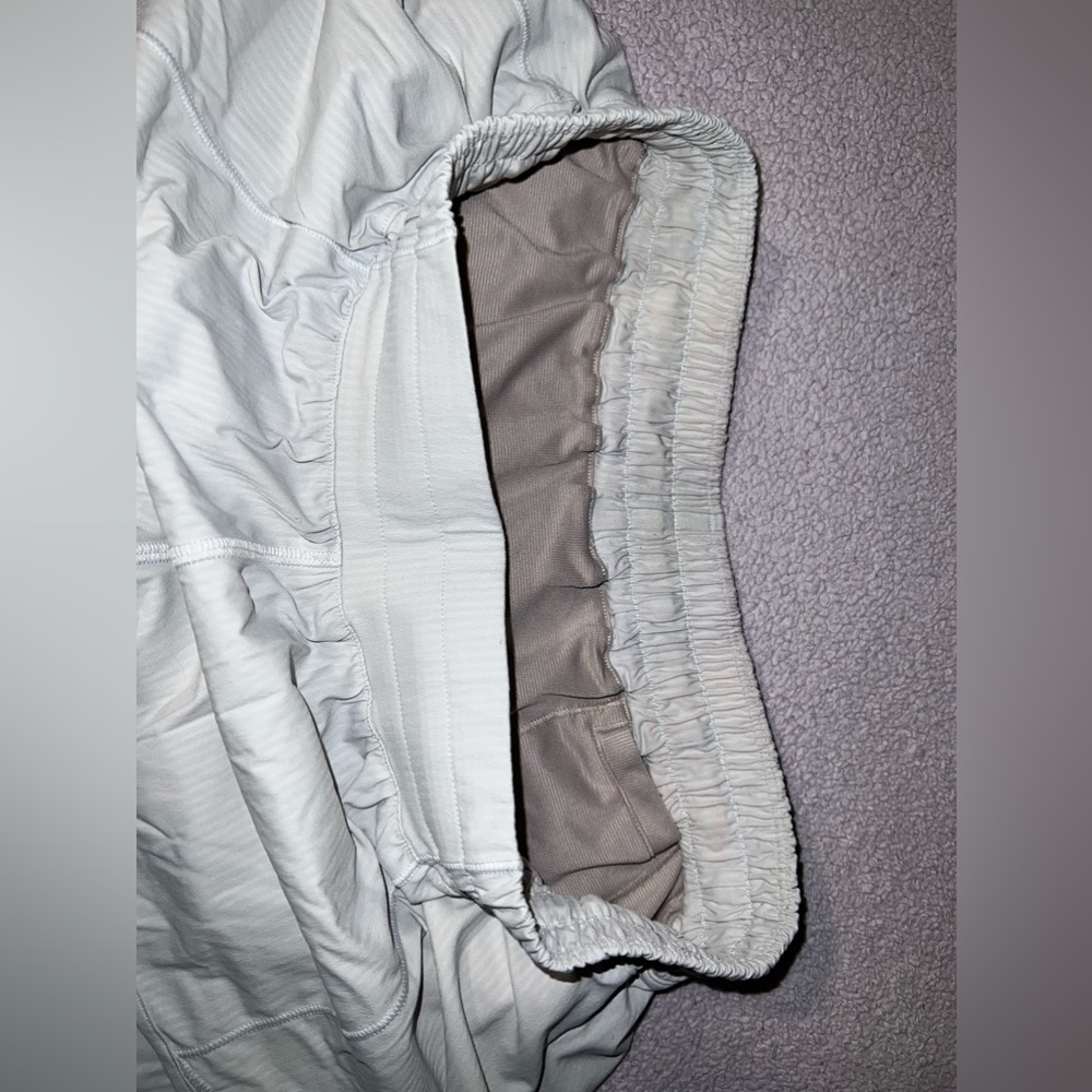 lululemon hotty hot 2.5 shorts